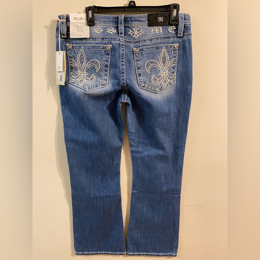 NWT Miss Me Low-Rise Boot Cut Jeans 32" Waist 30" Inseam Medium Wash Low‎ Rise - Picture 2 of 6